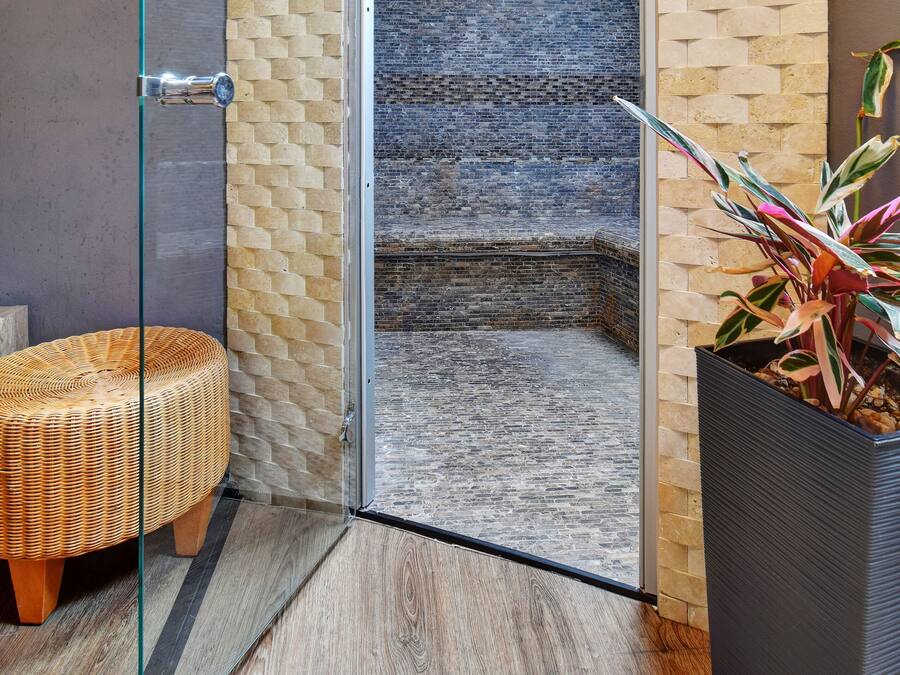 Body treatments, hydrotherapy, aromatherapy, deep-tissue massages