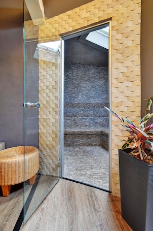 Body treatments, hydrotherapy, aromatherapy, deep-tissue massages