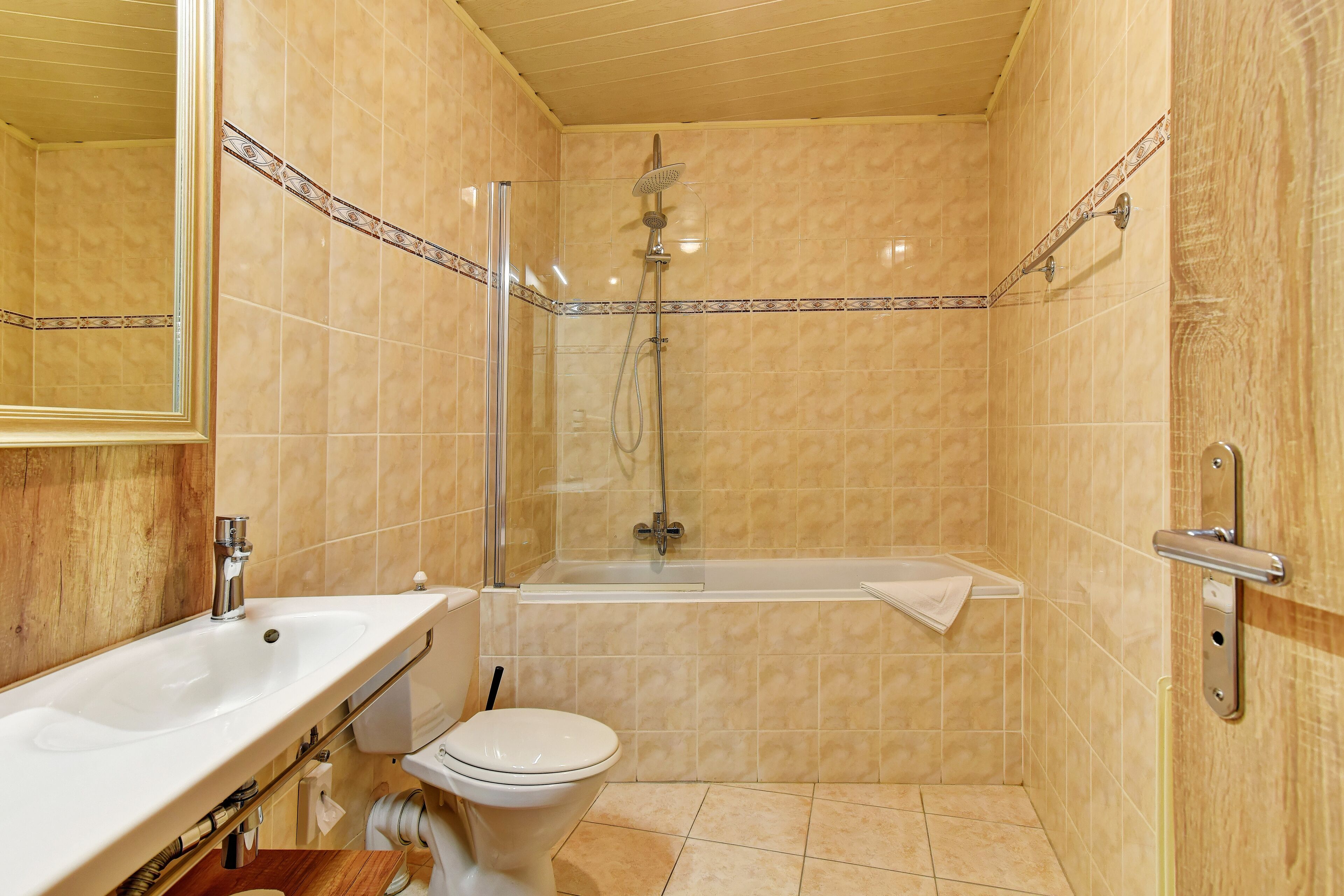 superior double room | bathroom | shower, free toiletries, hair dryer, towels