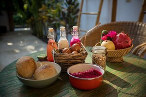 Free full breakfast - The Bambu Huts (Gili Air)
