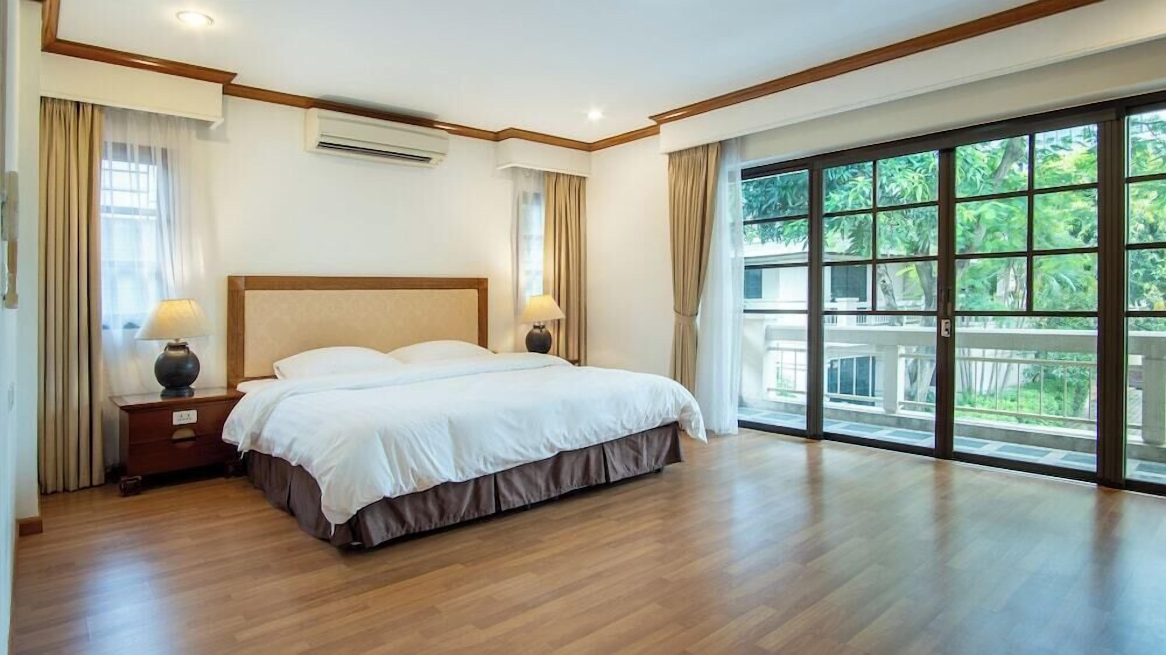 In-room safe, desk, blackout curtains, iron/ironing board
