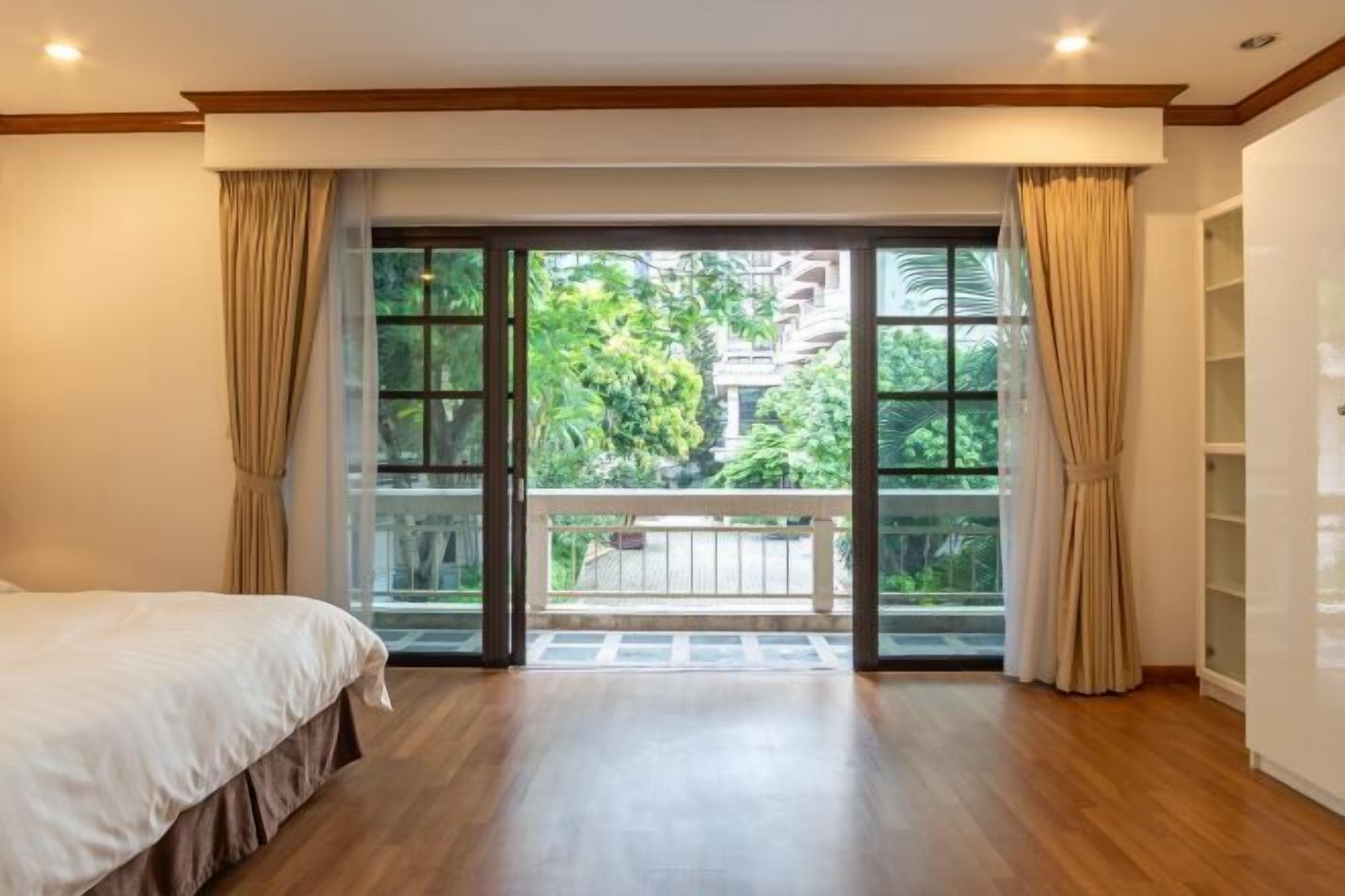 Coffres-forts dans les chambres, bureau, rideaux occultants