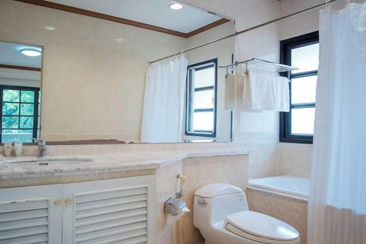 Free toiletries, towels, toilet paper