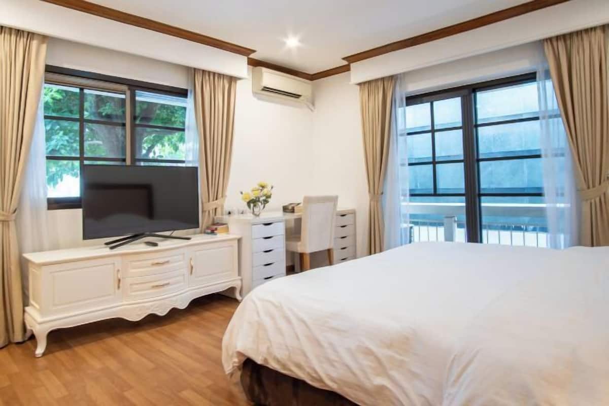 1 bedroom, in-room safe, desk, blackout drapes