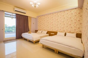 Blackout drapes, free WiFi, bed sheets - Funny BnB (Donggang)