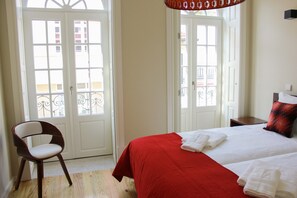 1 chambre, coffres-forts dans les chambres, fer et planche à repasser