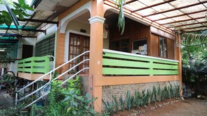 Exterior - Victoria Guest House and Cottages (Puerto Princesa)