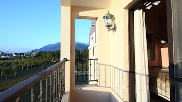 Romantic Double Room | Balcony