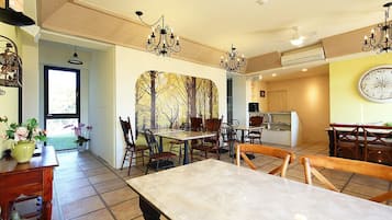 Free daily cooked-to-order breakfast