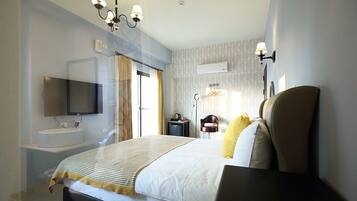 Deluxe Double Room | Premium bedding, individually decorated, individually furnished, desk