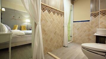 Club Double Room | Bathroom amenities | Shower, free toiletries, hair dryer, slippers