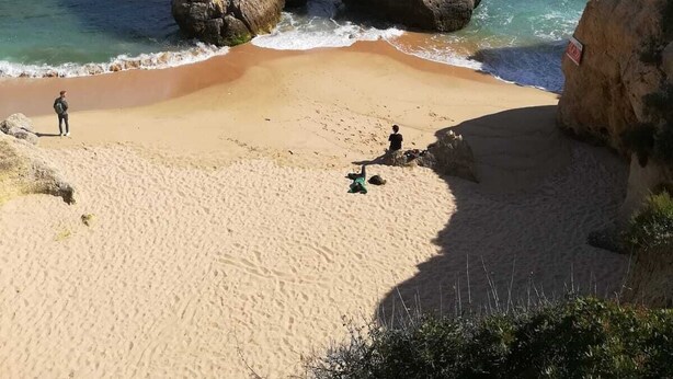 A beach with two large rock formations and a clear blue sky. - T1 - Sea View Balcony (Armação de Pêra)