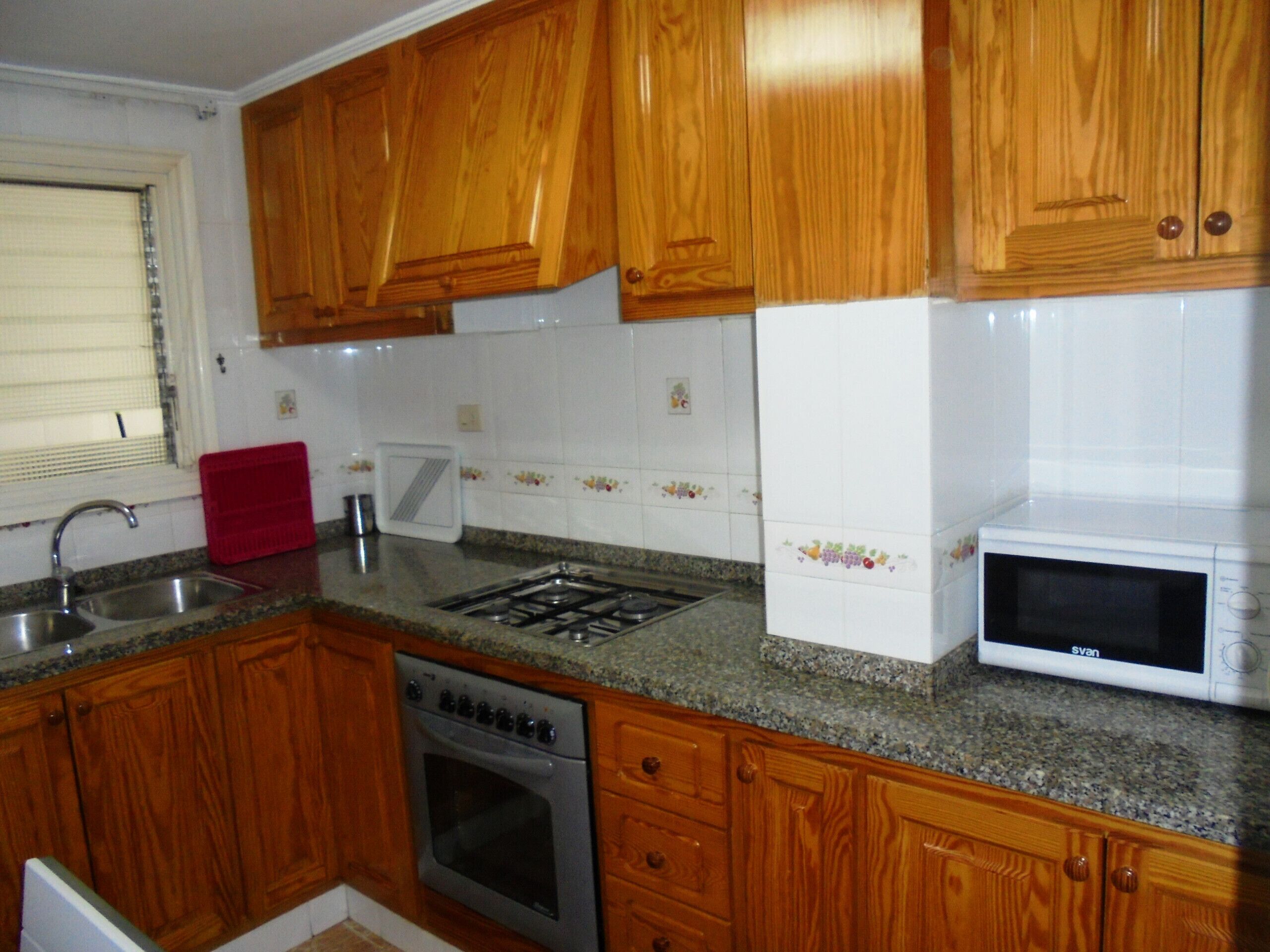 Réfrigérateur, micro-ondes, four, cafetière/bouilloire