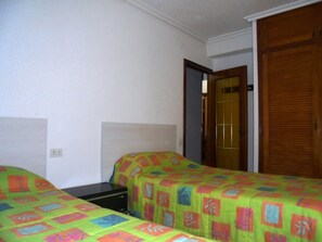 3 chambres, fer et planche Ă repasser, literie fournie