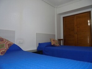 3 chambres, fer et planche à repasser, draps fournis