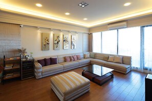 Interior detail - Master Is My Home (Wujie)