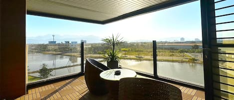 Habitación doble Confort | Cortinas blackout, camas extra, wifi gratis y ropa de cama