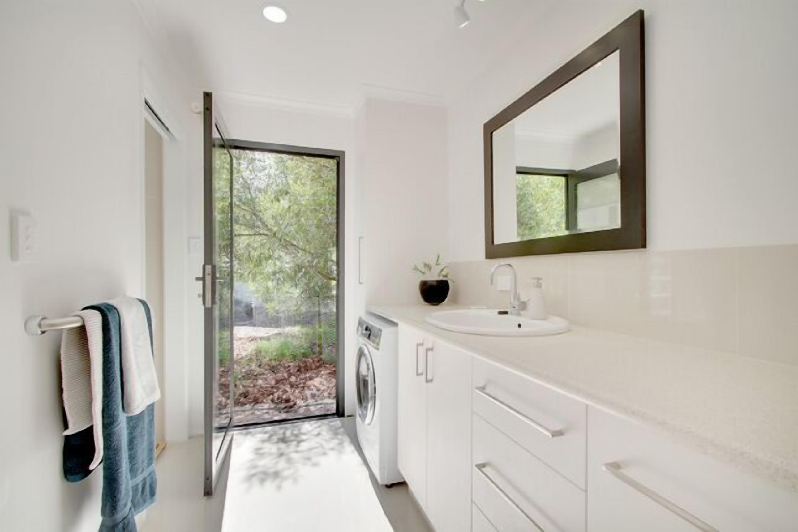 Little Rocks - quiet retreat — image 8