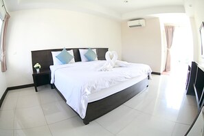 Standard Double Room | Hypo-allergenic bedding, laptop workspace, blackout drapes, free WiFi