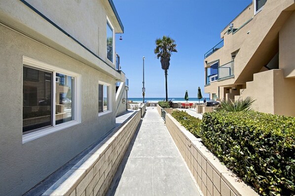 Unclassified image, 1 of 19, button