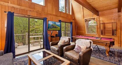 Close to Bear Mountain! PET FRIENDLY! WiFi! Wood Burning Fireplace! Telescope! Pool Table!