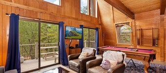 Northwoods Cabin: Close to Bear Mountain! Wifi! Houtgestookte open haard! Telescoop! Pooltafel!