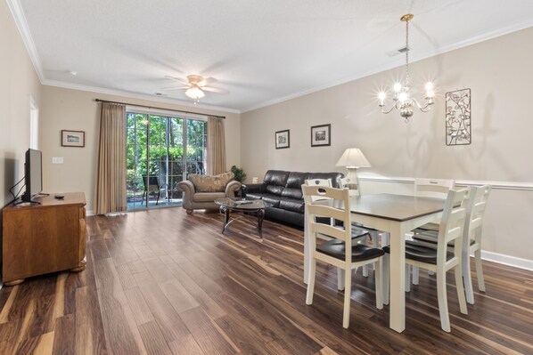 TV - Arbor Trace #812 Immaculate Condo (North Myrtle Beach)