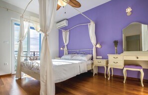 4 bedrooms, in-room safe, travel cot, free WiFi