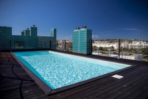 Pool - B03 - Luxury 2 Bed near Lagos Marina (Lagos)