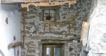 Cozy Cottage with Jacuzzi for 8/10 people.