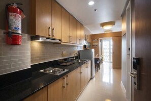 Fridge, microwave, stovetop, electric kettle