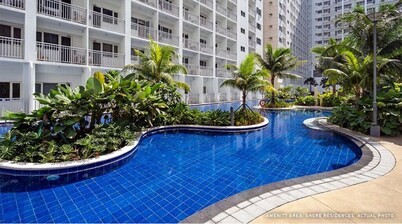 1 BR Fully Furnished Condo Across MOA with Pool and Parking - Shore Bldg B, 1244