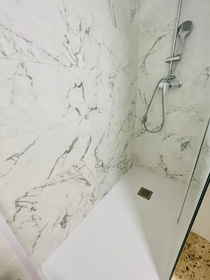 Shower, towels