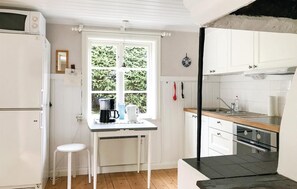 Réfrigérateur, surface de cuisson, cafetière-théière