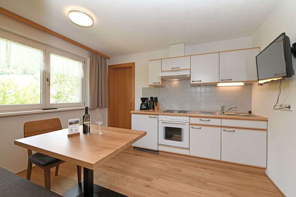 Fridge, oven, coffee/tea maker, electric kettle