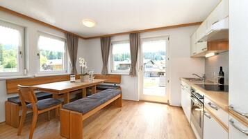 Réfrigérateur, four, lave-vaisselle, cafetiÚre/bouilloire