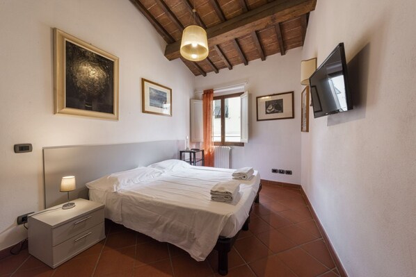 3 habitaciones, tabla de planchar con plancha, wifi y ropa de cama