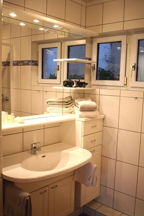 Shower, towels