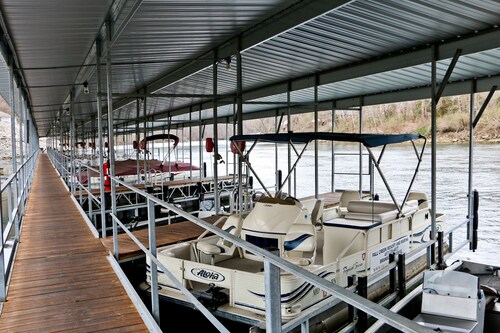 UP TO 50% OFF, Secret Door, Walk In King Bed Retreat,  Great Location 