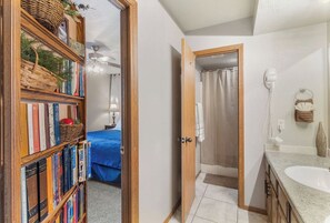 Combined shower/bathtub, hair dryer, towels, soap