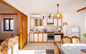 Fridge, stovetop, dishwasher, coffee/tea maker