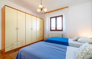 2 bedrooms, free WiFi, bed sheets - Gorgeous apartment in Zadar with house sea view (Zadar)