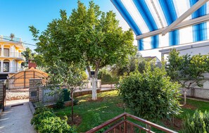 Property grounds - Gorgeous apartment in Zadar with house sea view (Zadar)