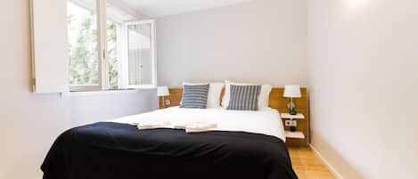 2 bedrooms, in-room safe, iron/ironing board, free WiFi