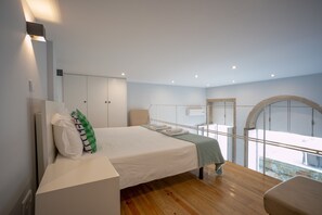 2 bedrooms, in-room safe, iron/ironing board, free WiFi