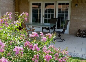 Terrace/patio - Entire house with private patio, fenced in yard and two car garage in quiet area (Farmers Branch)