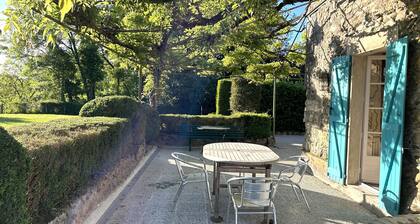 18 C Ferme propre piscine, montagne, vue sur le fleuve. Wisteria Terrasse couverte