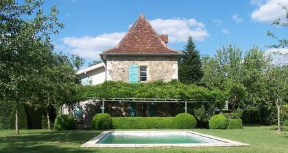 18 C Ferme propre piscine, montagne, vue sur le fleuve. Wisteria Terrasse couverte