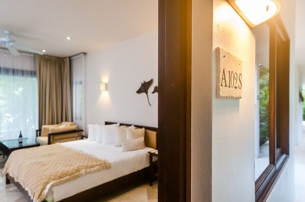 Zimmersafe, kostenloses WLAN, Bettwäsche