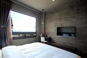 Standard Double Room, 1 Queen Bed | Blackout drapes, free WiFi, bed sheets - Guesthouse Ocean View (Shoufeng)